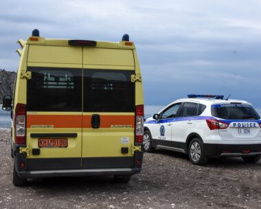 Ασθενοφόρο και περιπολικό
