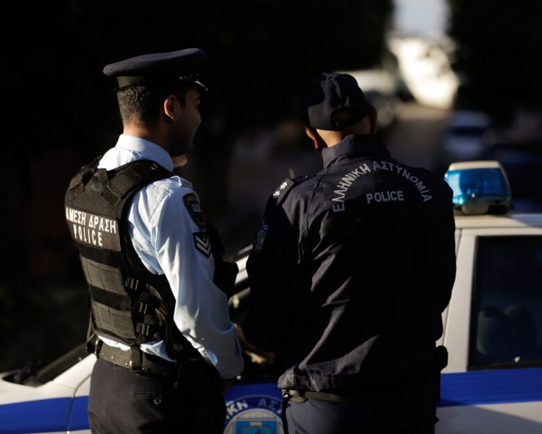 Αναπάντητα ερωτήματα για τον αστυνομικό που αυτοκτόνησε μέσα στο Εγκληματολογικό Ερευνών – Σχεδίαζε να φύγει για διακοπές τις επόμενες ημέρες