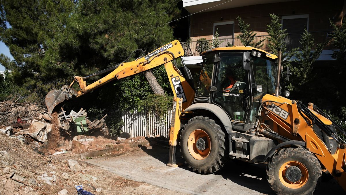 Κατεδαφίσεις επικίνδυνων κτισμάτων από τον δήμο Αθηναίων