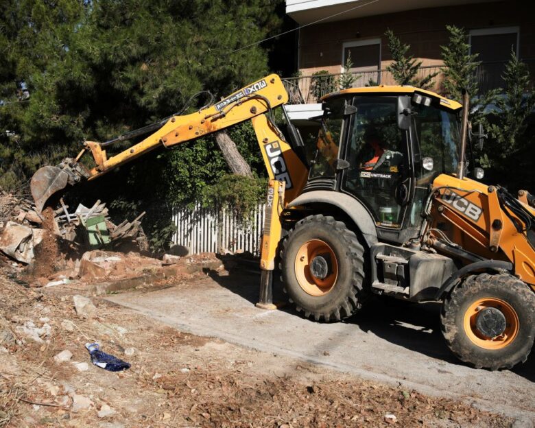 Ο δήμος Αθηναίων ξεκίνησε την κατεδάφιση 70 ακατάλληλων κτιρίων – Ποιες περιοχές αφορά