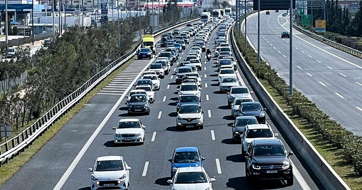 Κίνηση στους δρόμους: Καθυστερήσεις στην Αττική Οδό μετά από τροχαίο στο ρεύμα προς αεροδρόμιο