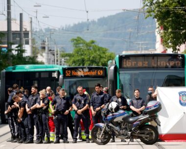 Ισχυρές δυνάμεις της αστυνομίας στο μακελειό σε σχολείο της Αυστρίας