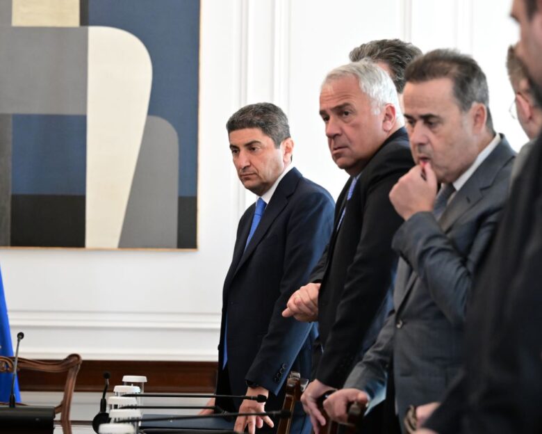ΟΠΕΚΕΠΕ: Τη Δευτέρα στη Βουλή η δικογραφία για Βορίδη και Αυγενάκη – «Μοντέλο Τεμπών» προαναγγέλλει η κυβέρνηση