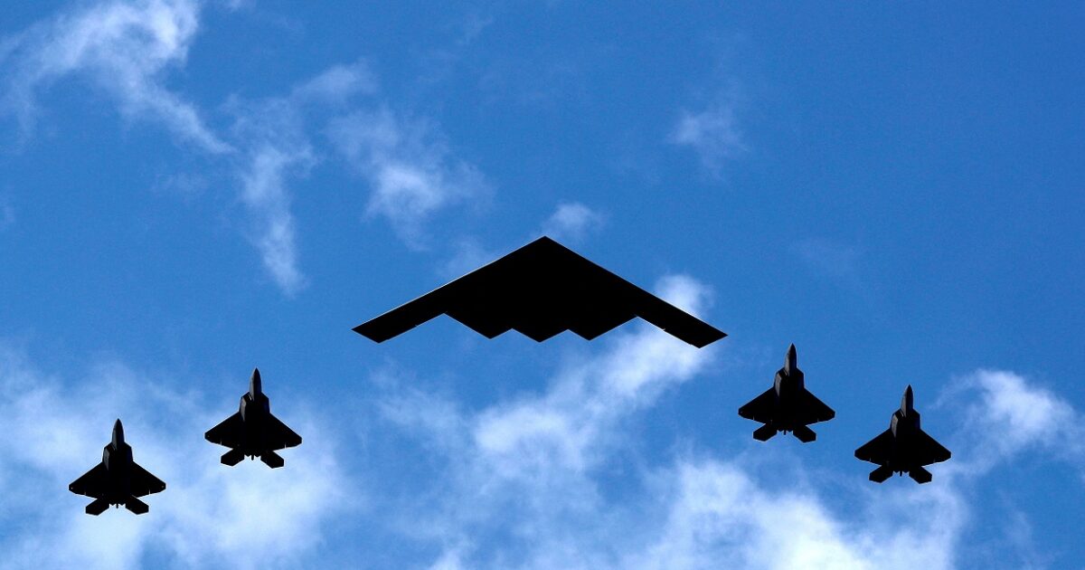 The US is moving B-2 bombers on the island of Guam, Pacific-have the ability to hurt Formo