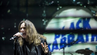 Ο Βρετανός τραγουδιστής Ozzy Osbourne στη διάρκεια συναυλίας των Black Sabbath