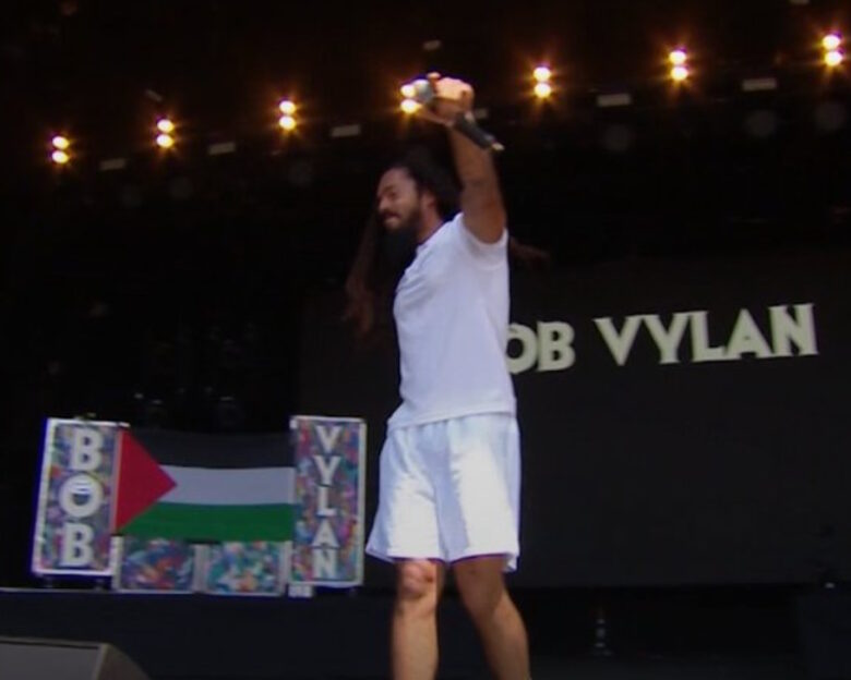 Φεστιβάλ Γκλάστονμπερι: Σάλος με τους Bob Vylan που φώναξαν «θάνατο στους IDF»