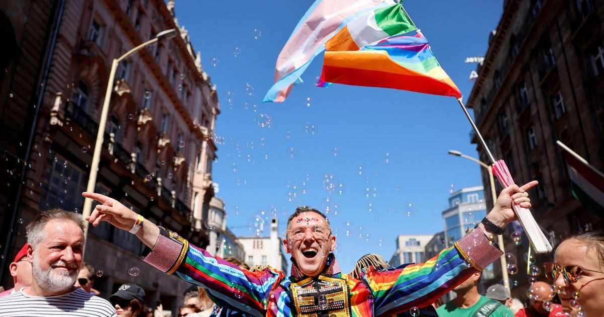 Hungary: Thousands in the parade of Gay Pride – turned their back on the orban ban