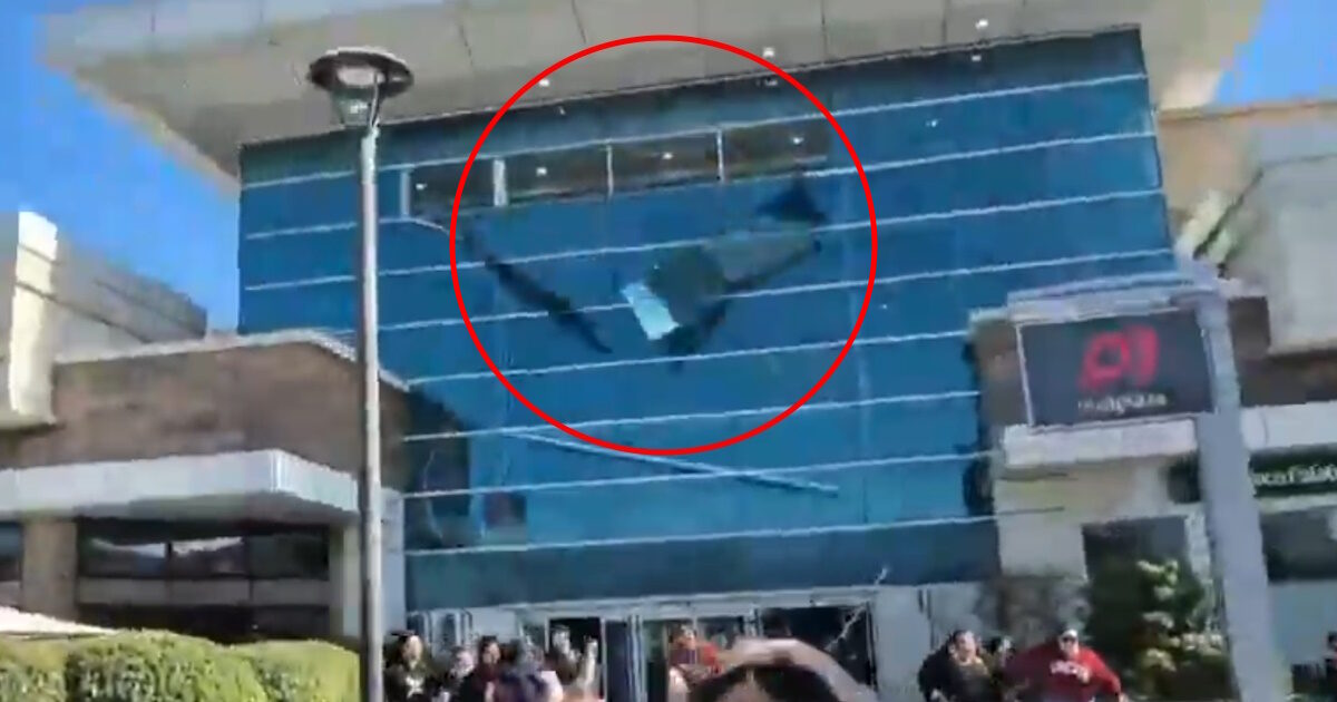 Chile: Earthquake 6.4 Richter – Video with the moments falling glass from building