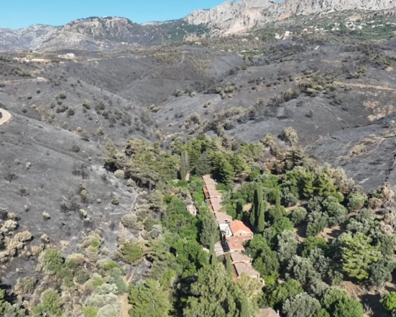 Οι καμένες περιοχές της Χίου από ψηλά – Στάχτη έγιναν 40.000 στρέμματα από την μεγάλη φωτιά