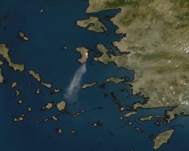 Η φωτιά στη Χίο όπως φαίνεται από δορυφόρο