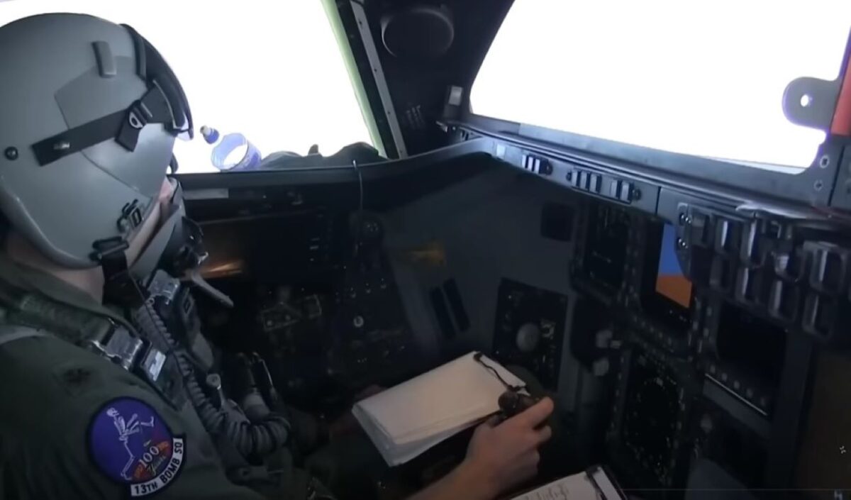 Το κόκπιτ του βομβαρδιστικού, B-2