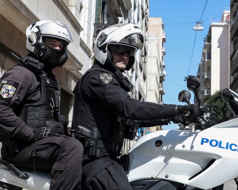Αχαρνές: Αστυνομική επιχείρηση για ρευματοκλοπές και παραβάσεις του ΚΟΚ – 14 συλλήψεις, βρήκαν τούνελ διαφυγής