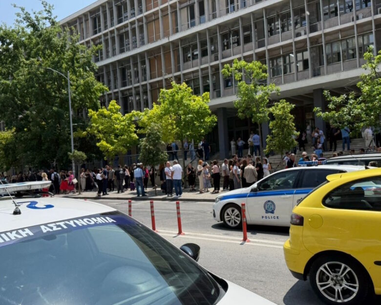 Φάρσα το τηλεφώνημα για βόμβα στο Δικαστικό Μέγαρο Θεσσαλονίκης: Κλιμάκιο του ΤΕΕΜ εξέτασε το κτίριο