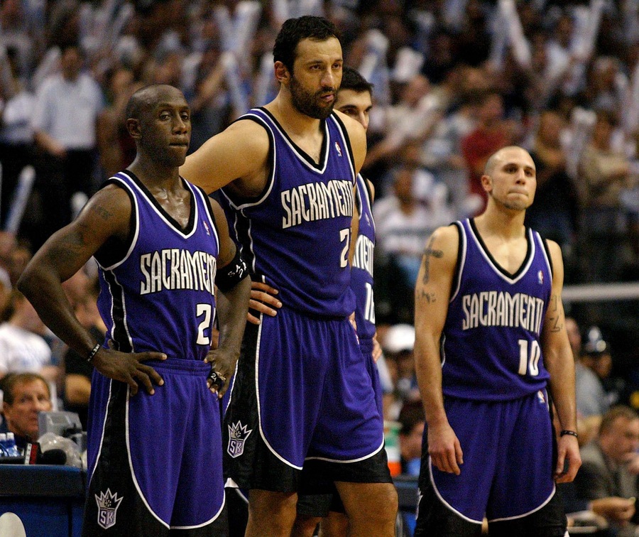 Ntrivac with the Sacramento Kings jersey