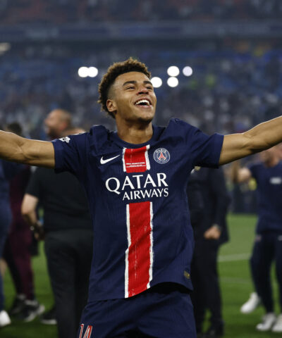 Ο Ντουέ πανηγυρίζει την κατάκτηση του Champions League
