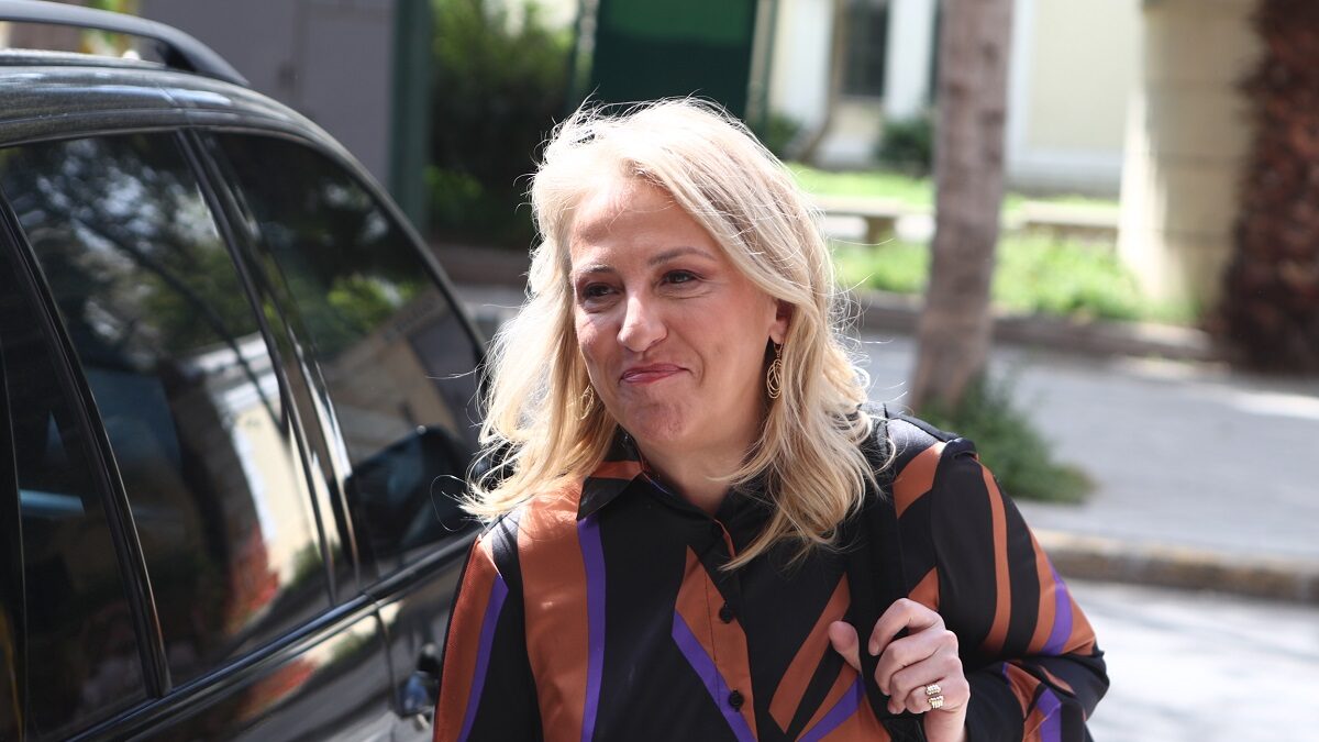 Η Ρένα Δούρου