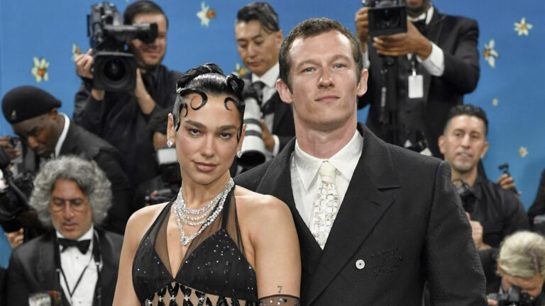 Η Dua Lipa και ο Callum Turner