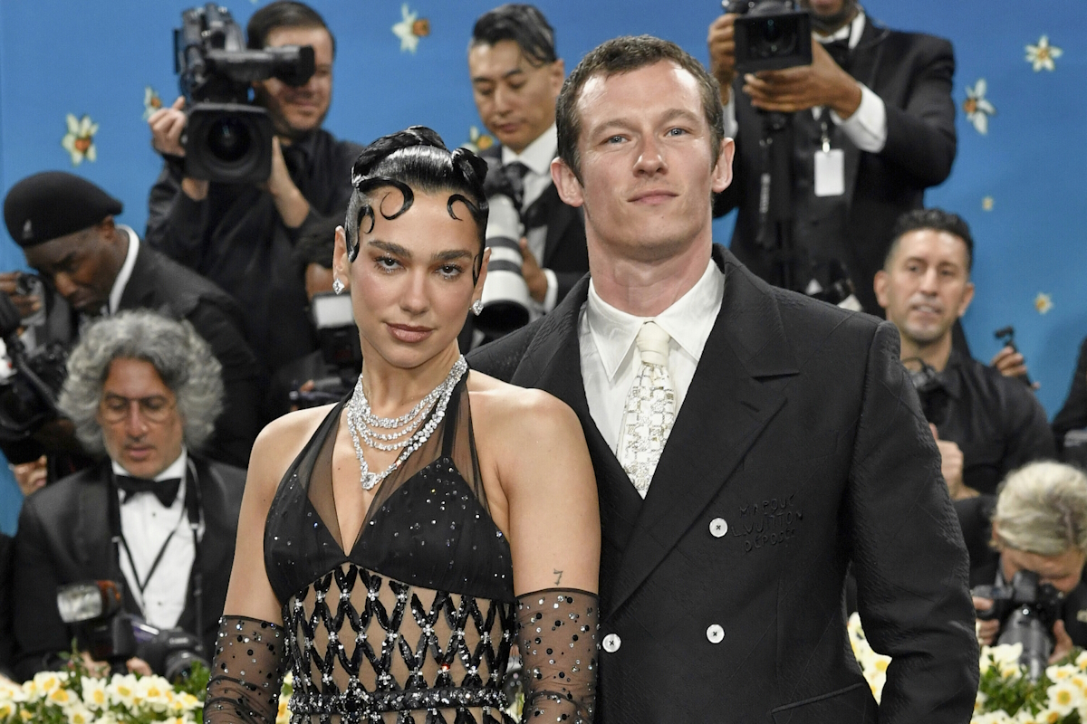 Η Dua Lipa και ο Callum Turner