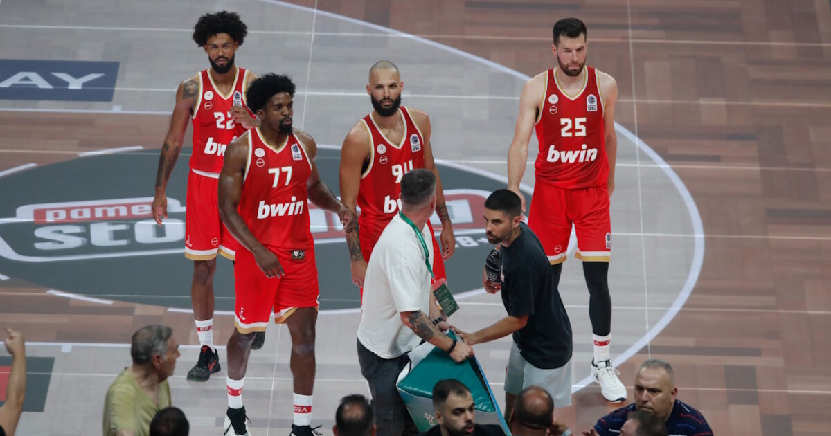 Panathinaikos against Olympiacos and Evan Fournier: No one has bothered to condemn his public masturbation