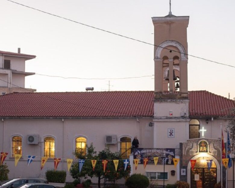 Λαμία: Άνδρας μπούκαρε σε εκκλησία βρίζοντας γιατί τον ξύπνησαν οι καμπάνες