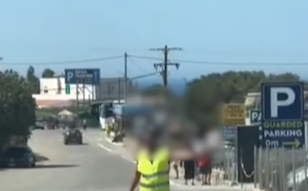 Αστυνομικοί ντύθηκαν τουρίστες και τσάκωσαν τους παρκαδόρους στο Ελαφονήσι Χανίων – Αποκαλυπτικά βίντεο