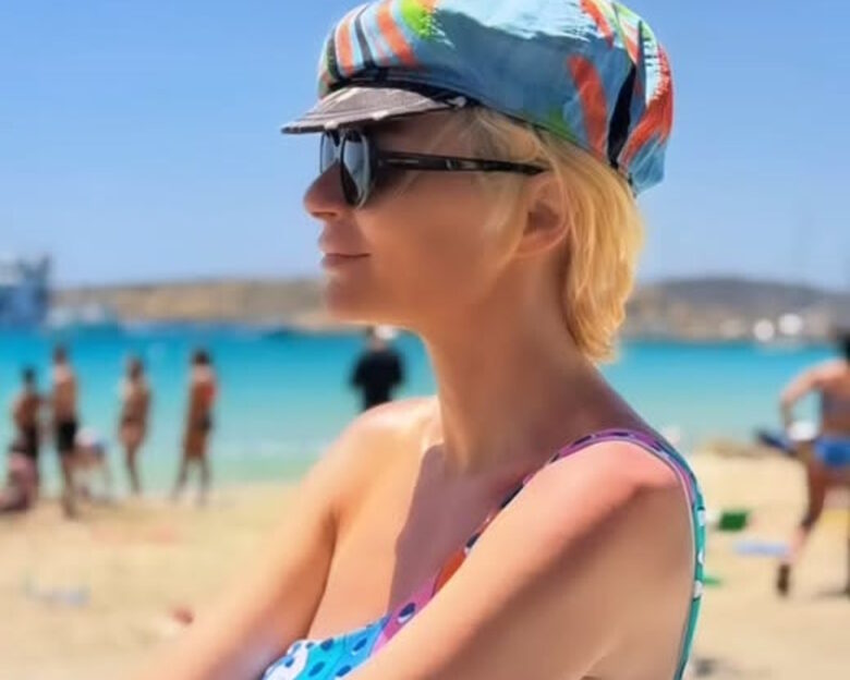 Η Έλενα Χριστοπούλου ανέμελη στην παραλία, μετά την ανακοίνωση του γάμου της Ηλιάνας Παπαγεωργίου
