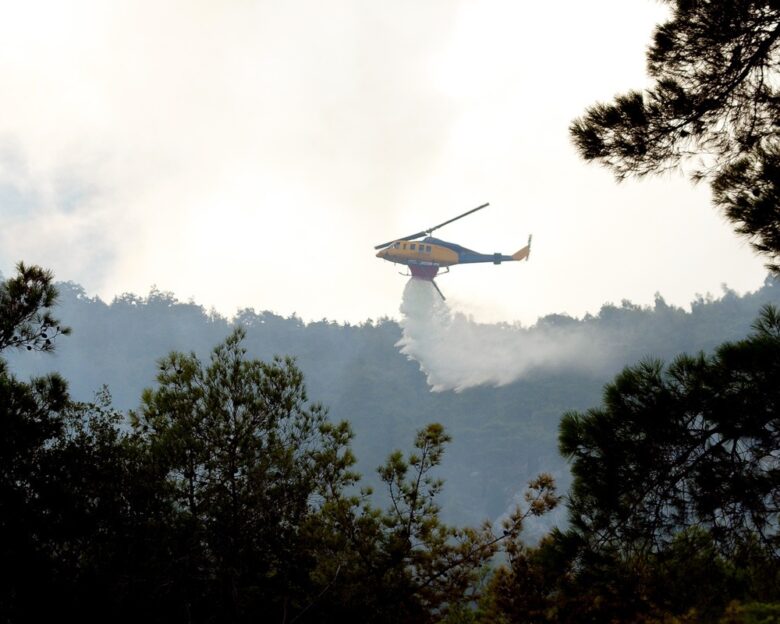 Μεγάλη φωτιά στη Λέσβο – Μήνυμα από το 112 στους κατοίκους να είναι σε ετοιμότητα