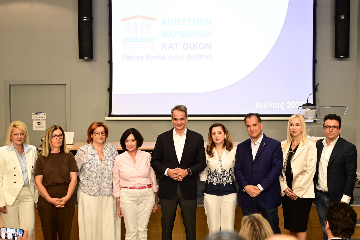 Ο Κυριάκος Μητσοτάκης και ο Άδωνις Γεωργιάδης στον ΕΟΠΥΥ