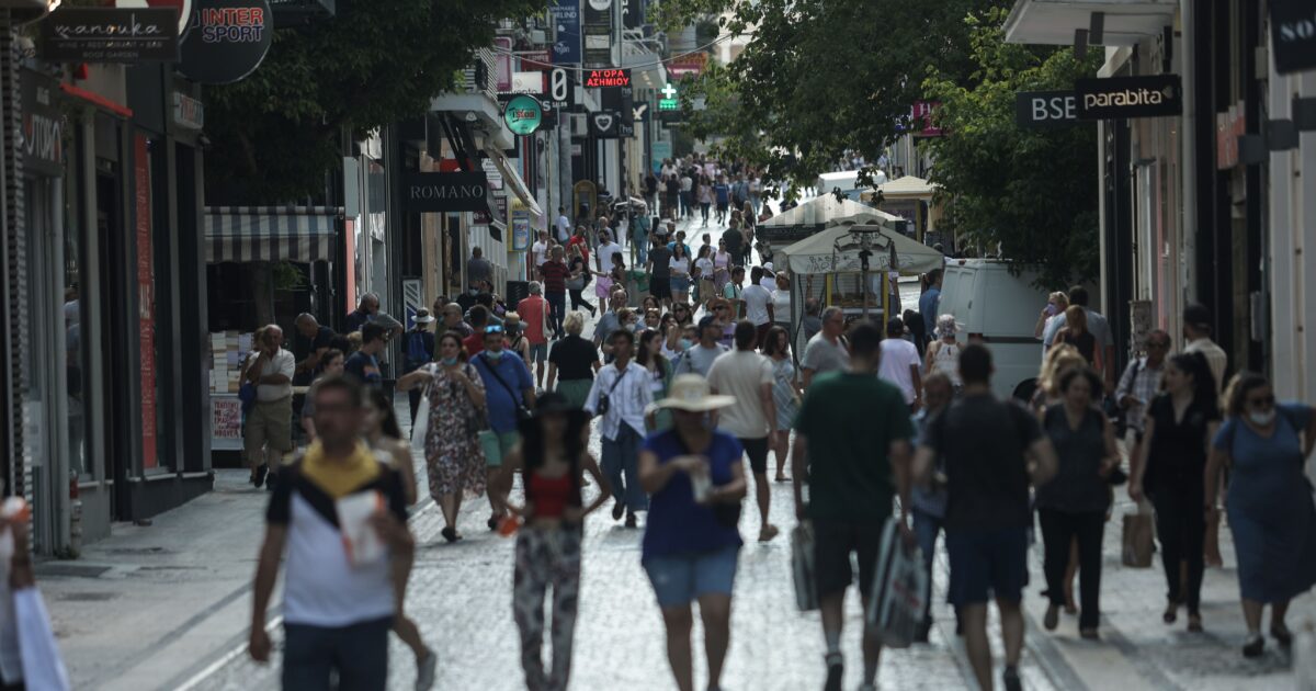 Αγίου Πνεύματος 2025: Τι ισχύει με σούπερ μάρκετ, μαγαζιά και τράπεζες