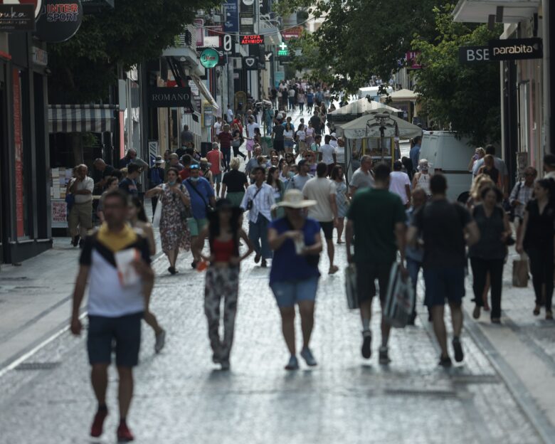 Αγίου Πνεύματος 2025: Τι ισχύει με σούπερ μάρκετ, μαγαζιά και τράπεζες