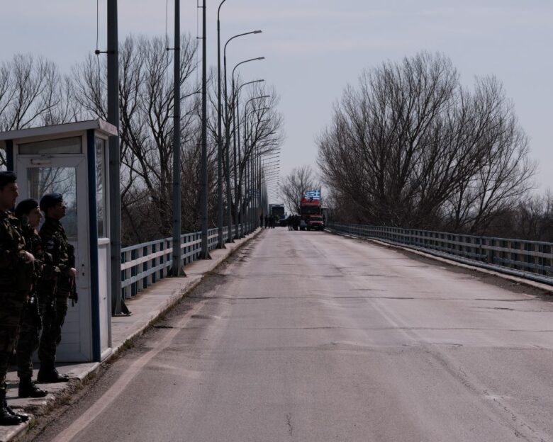 Έβρος: Φορτηγό που μετέφερε ψάρια ήταν φορτωμένο με 30 πιστόλια – Σε εξέλιξη έρευνες της ΕΛ.ΑΣ.
