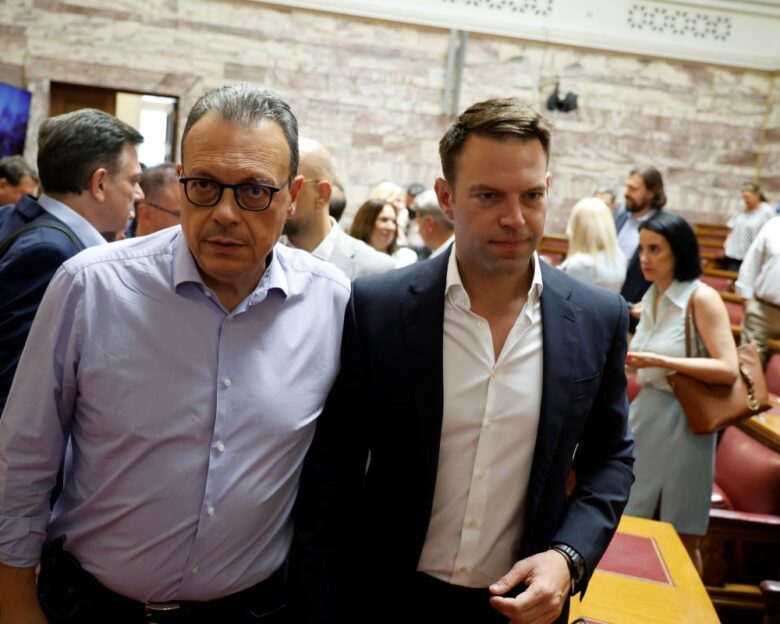 Ο ΣΥΡΙΖΑ κατηγορεί τον Στέφανο Κασσελάκη για «πολιτικό γκανγκστερισμό» και αναξιοπιστία
