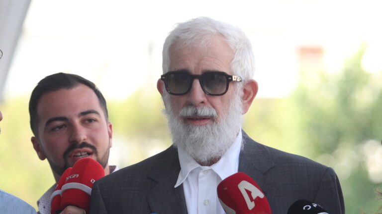 Πέτρος Φιλιππίδης