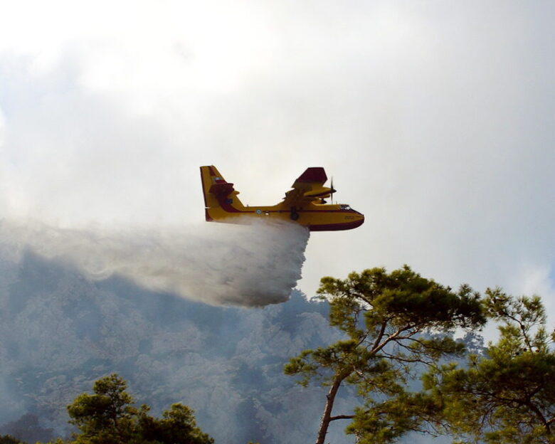 Φωτιά στη Μεσσηνία: Σηκώθηκαν 2 αεροσκάφη