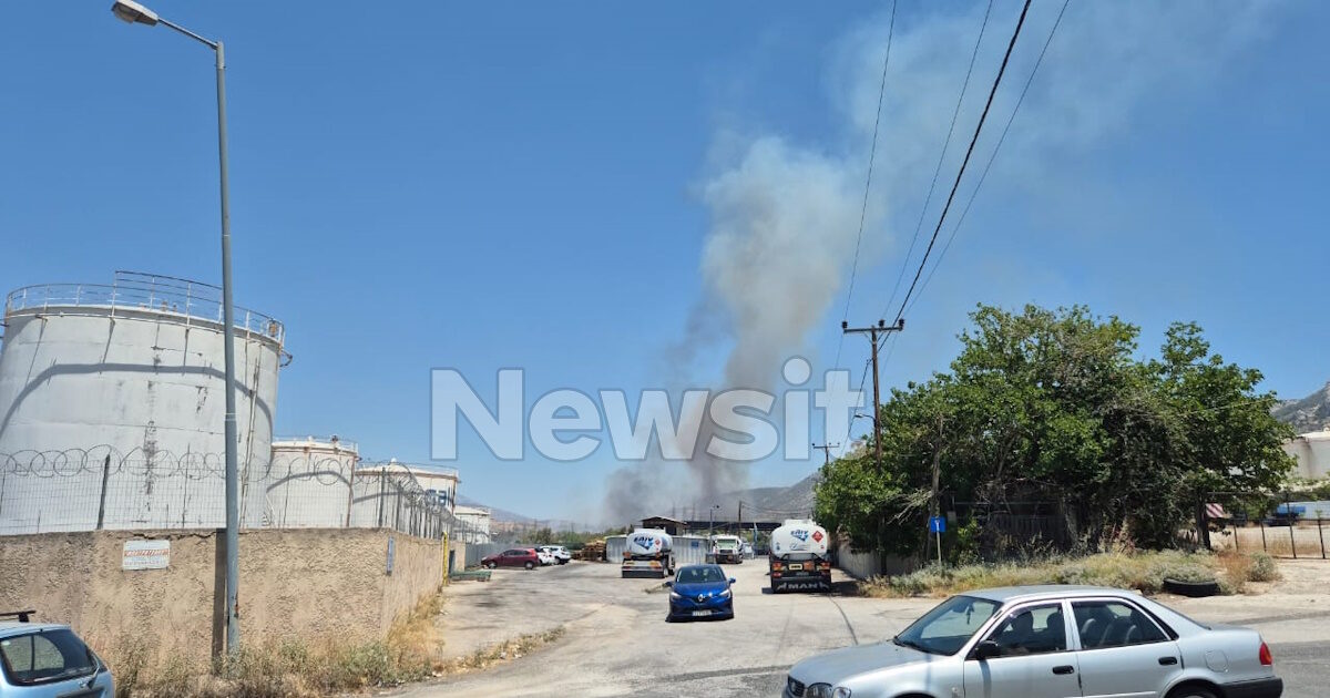 Φωτιά στον Ασπρόπυργο κοντά στα διυλιστήρια