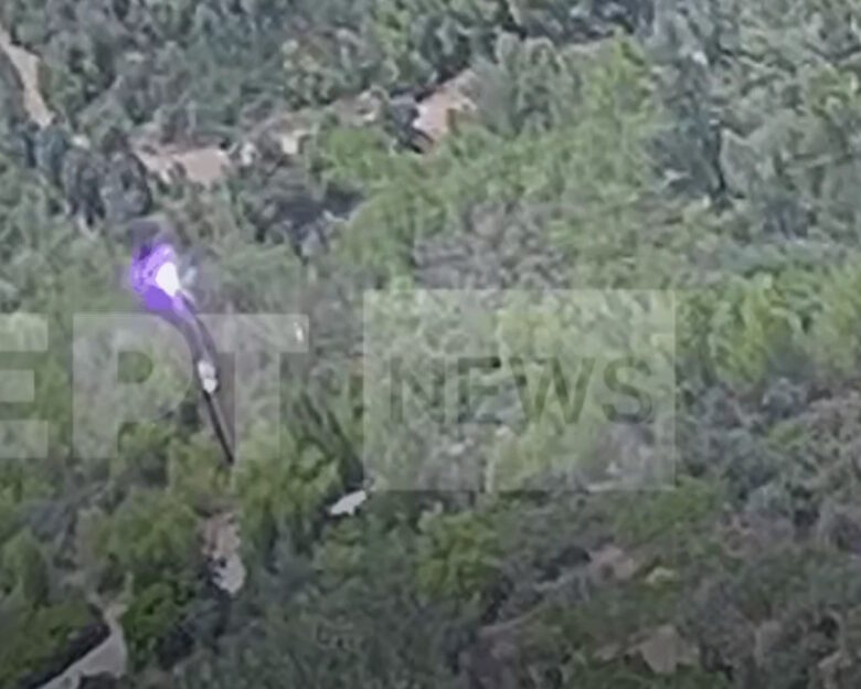 Φωτιά στον Μαραθώνα: Η στιγμή που κολώνα φωτισμού παθαίνει βραχυκύκλωμα – Πώς κάηκαν 350 στρέμματα δάσους