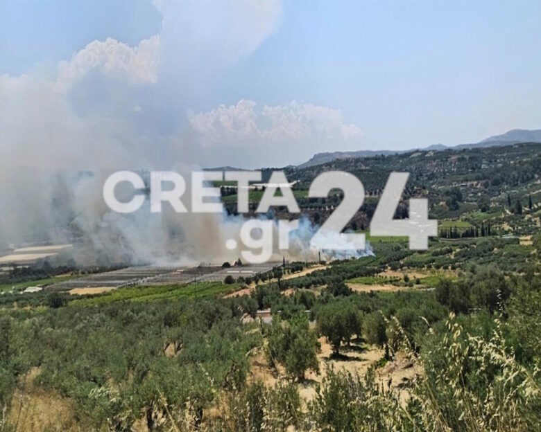 Φωτιά στο Ηράκλειο στο χωριό Φιλίσια – Σηκώθηκαν 2 ελικόπτερα