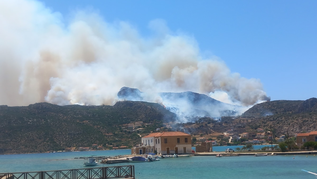 Φωτιά στη Λακωνία