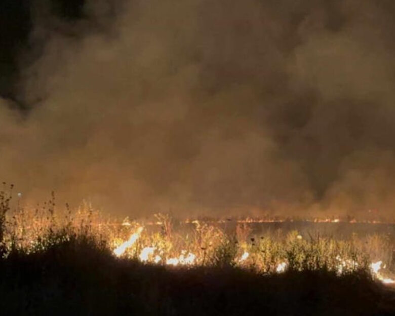 Δύσκολη νύχτα στον Λαγκαδά και στον Ευαγγελισμό Βόλβης – Πέντε χιλιόμετρα έφτασε το μήκος του μετώπου της φωτιάς