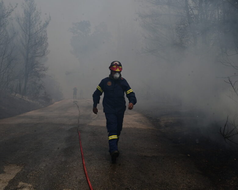Καιρός τύπου Hot Dry Windy «χτυπά» τη χώρα: Οι έξι περιοχές που βρίσκονται στο «κόκκινο» για φωτιές