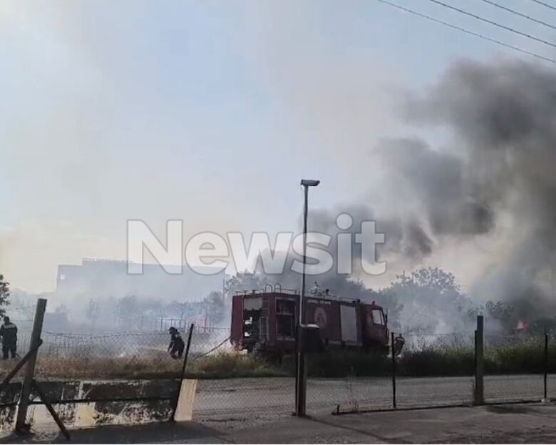 Φωτιά στη Θέρμη σε υπαίθριο χώρο
