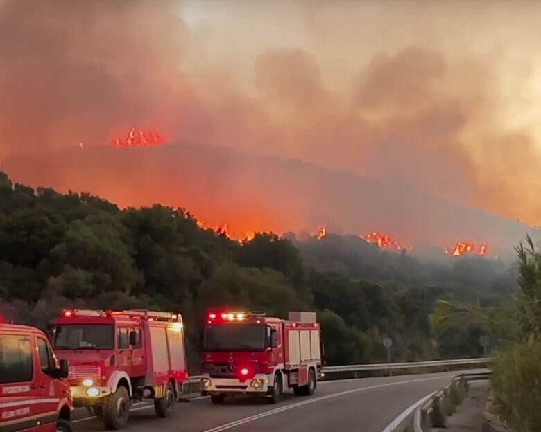 Μεγάλη φωτιά στην Παλαιοπαναγιά Ναυπάκτου – Μήνυμα του 112 για απομάκρυνση των κατοίκων