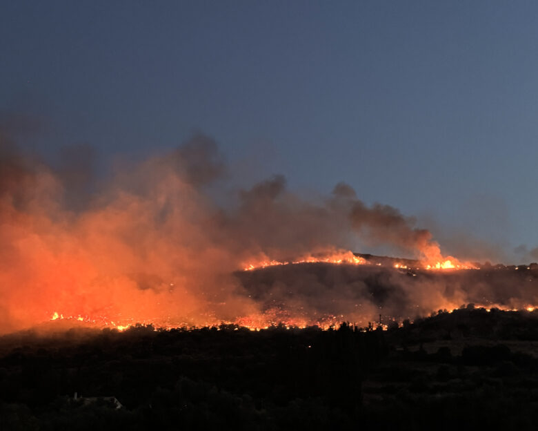 Ναύπακτος: Βίντεο από τη στιγμή που ξεσπά η μεγάλη φωτιά που προκάλεσε εκκένωση οικισμών