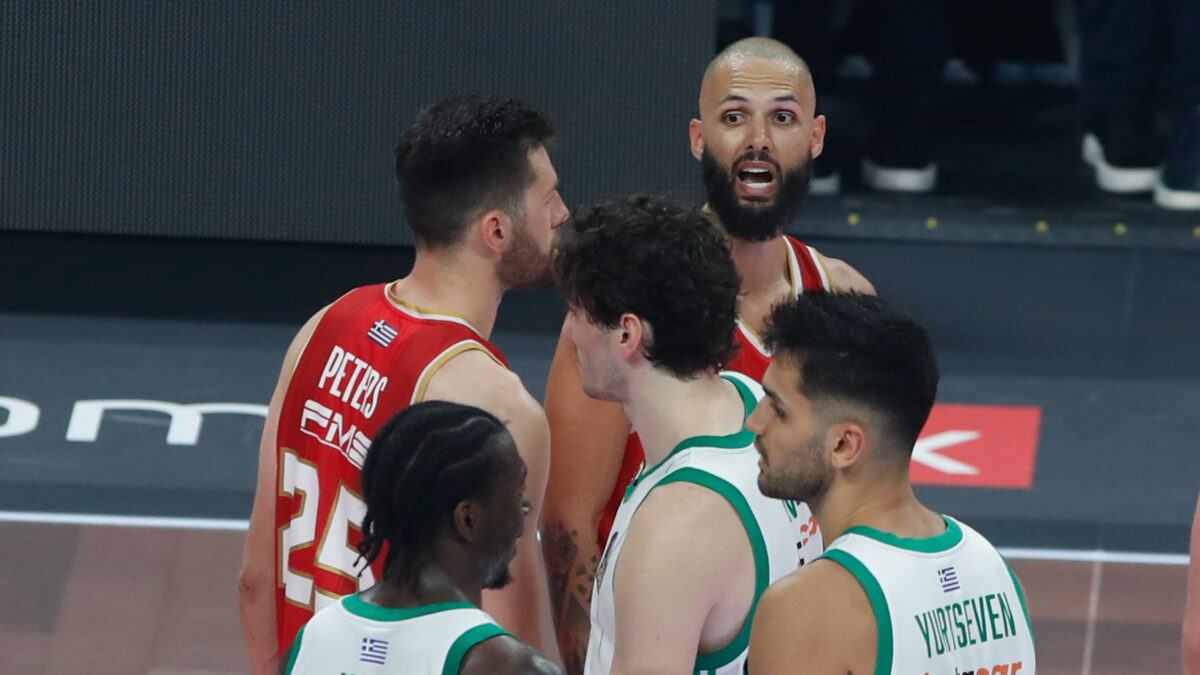 Η ένταση μεταξύ των παικτών στο ΟΑΚΑ (ΣΤΕΛΙΟΣ ΣΤΕΦΑΝΟΥ