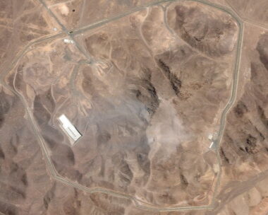 Δορυφορική φωτογραφία από το Planet Labs PBC δείχνει τις πυρηνικές εγκαταστάσεις Φορντό μετά την αεροπορική επιδρομή των ΗΠΑ