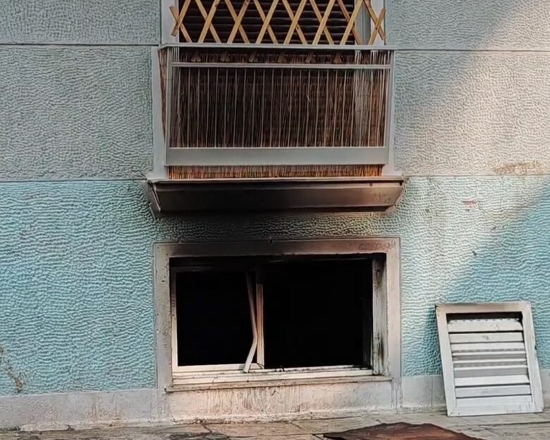 Φωτιά σε υπόγειο διαμέρισμα στον Κολωνό – Καταστράφηκε ολοσχερώς