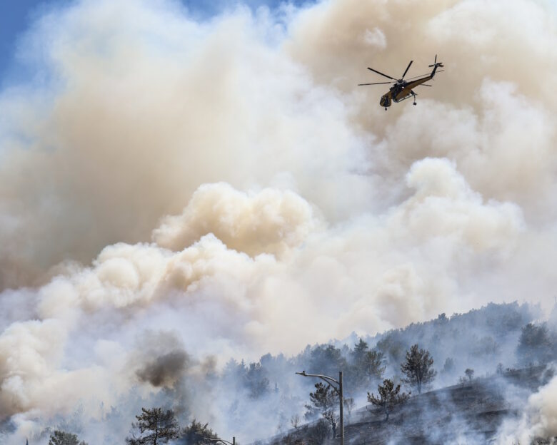 Φωτιά στην Χίο: Σε κατάσταση έκτακτης ανάγκης το νησί από την πύρινη λαίλαπα – Νέο μήνυμα του 112 για εκκένωση 4 περιοχών
