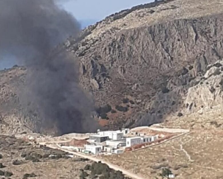 Φωτιά στην Ύδρα σε χωματερή – Τοξικός καπνός στον αέρα