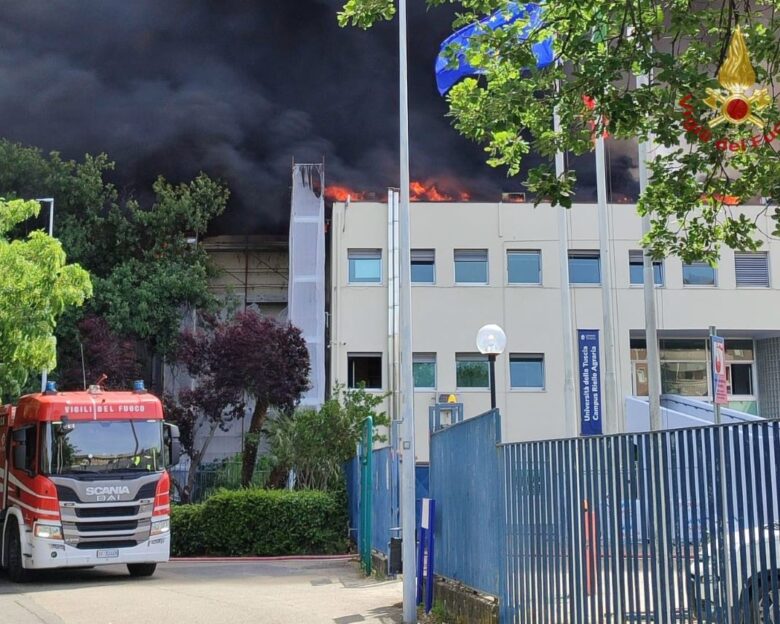 Ιταλία: Φωτιά στο πανεπιστήμιο του Βιτέρμπο – Κατέρρευσε μέρος του 2ου ορόφου της Γεωπονικής