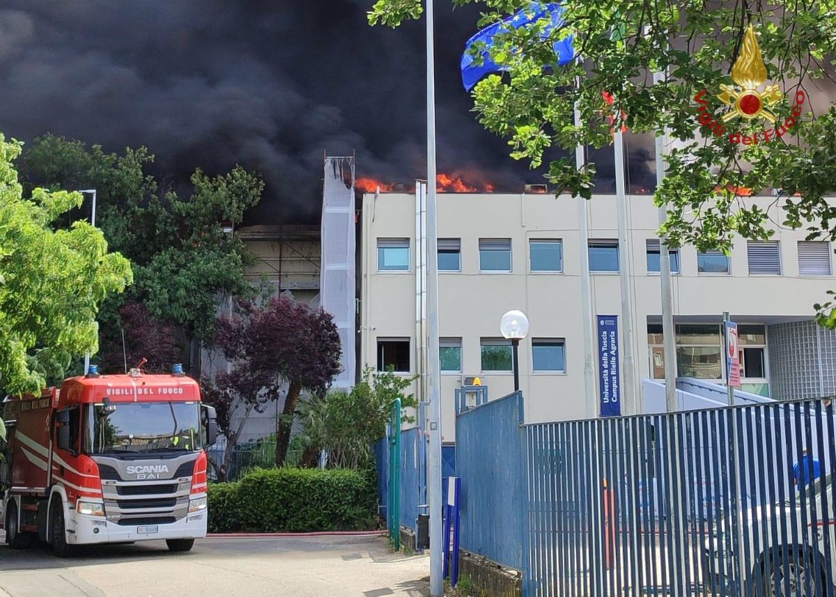 Φωτιά στο πανεπιστήμιο του Βιτέρμπο